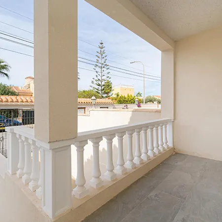 Hola Casita Вилла Торевьиа